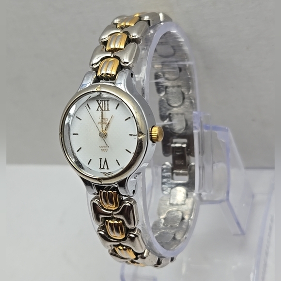 Womens Timex Watch G9 Silver Gold Two-Tone Quartz Bracelet New Battery - Picture 2 of 9